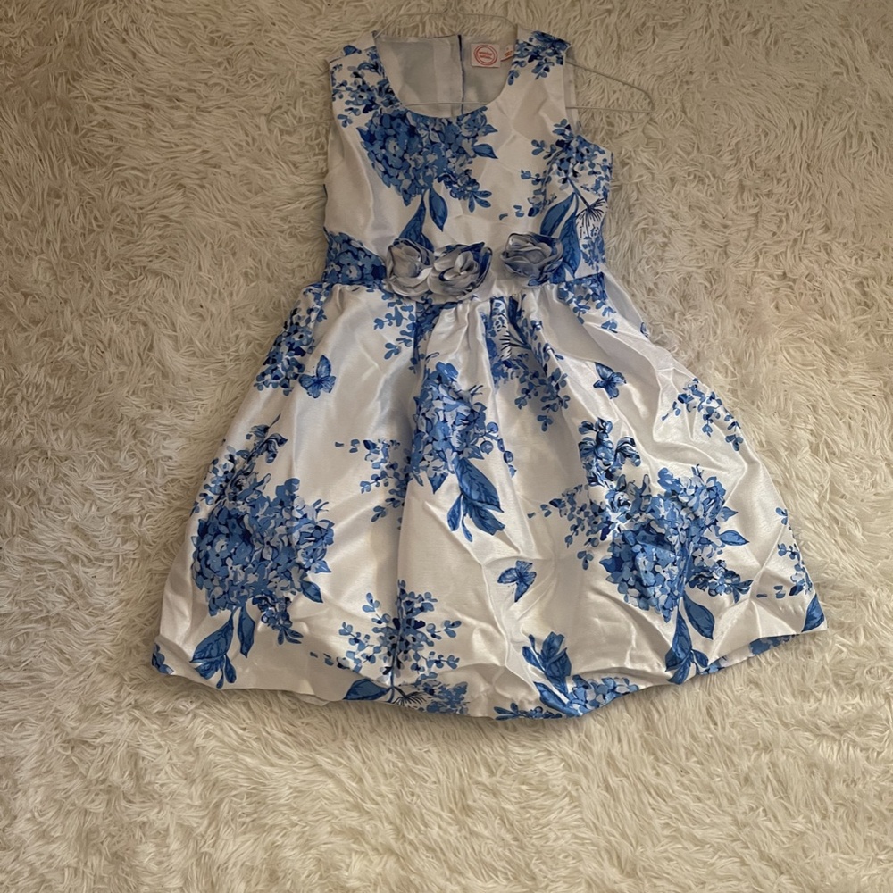 Gorgeous White and Blue Floral Dress size 7
